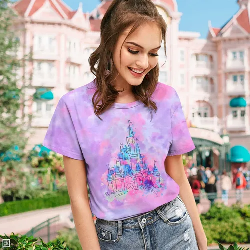 Vista 4 de FRYAID Camiseta mágica para mujer, diseño de castillo del reino y teñido anudado, camisetas de manga corta para vacaciones familiares