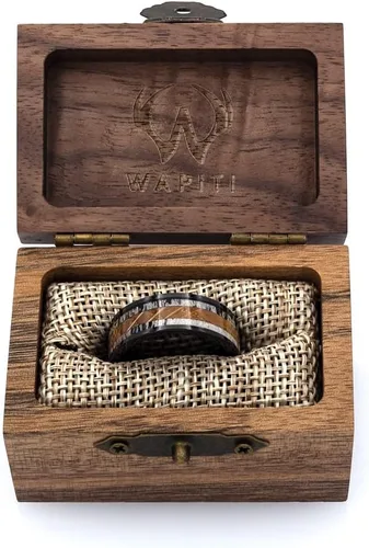 Vista 2 de Wapiti Incrustación de cuerno, turquesa y barril de whisky en anillo de tungsteno con caja de anillo incluida, Cuernos Madera de barril de whisky