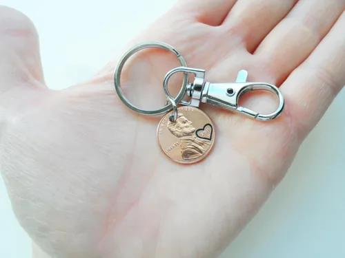 Vista 6 de Custom Hand Stamped 2 Personalized Penny Keychains, Anniversary Gift, Husband Wife Key Chain, Boyfriend Girlfriend Gift, Customized Couples Keychains