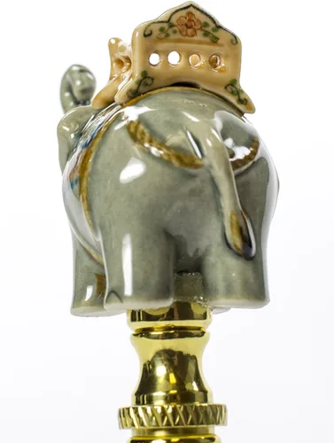 Vista 2 de Finial de elefante de porcelana de celadón