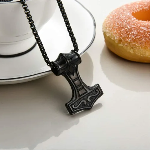 Vista 3 de Collar con colgante de martillo Thors Mjolnir de acero inoxidable con nudo celta negro con cadena de 220 in