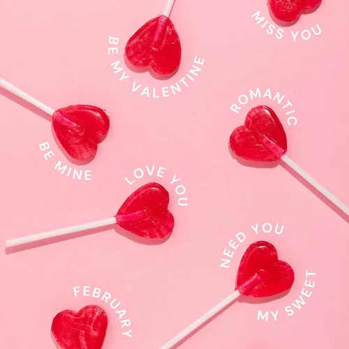 Vista 5 de Piruletas de corazón para el día de San Valentín, 28 unidades, paletas de San Valentín en forma de corazón, dulces de San Valentín envueltos