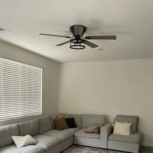 Vista 2 de Ventilador de techo negro de montaje empotrado de 52 pulgadas con luces y control remoto