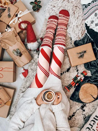 Vista 5 de SATINIOR 2 pares de medias de Navidad a rayas para mujer, de longitud completa, de elastano, para disfraz de caramelo, medias de rayas rojas