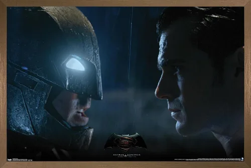 Vista 17 de Trends International DC Comics Movie - Batman v Superman - Stare Wall Poster, 14.725" x 22.375", Barnwood Framed Version Versión enmarcada Barnwood