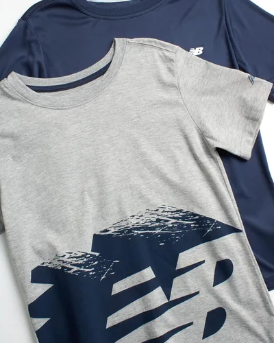 Vista 2 de New Balance Camiseta para niño Paquete de 2 camisetas de manga corta de rendimiento activo Camisa de ajuste seco para niños (4-20)