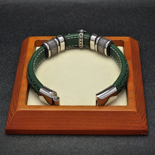 Vista 4 de Leisure moment Pulsera religiosa de cruz para hombre de cuero y acero inoxidable, Sin gemas.