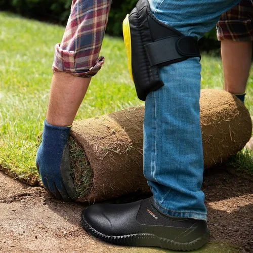 Vista 3 de HISEA Zapatos de jardín unisex impermeables para el tobillo, botas de lluvia de goma sin cordones para mujeres y hombres al aire libre, 6 Women5 Men