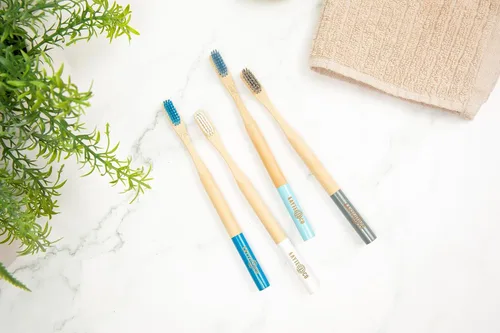 Vista 5 de Cepillo de dientes de bambú – Cuidado bucal natural biodegradable ecológico Cerdas suaves, mango sostenible, agarre ergonómico Paquete de 4