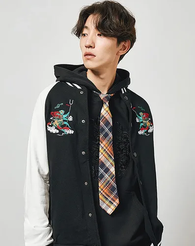 Vista 3 de Niepce Inc Chaqueta universitaria de béisbol bordada japonesa para hombre