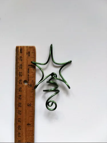 Vista 2 de Estrella de alambre en miniatura para la punta del árbol de Navidad para árboles navideños pequeños