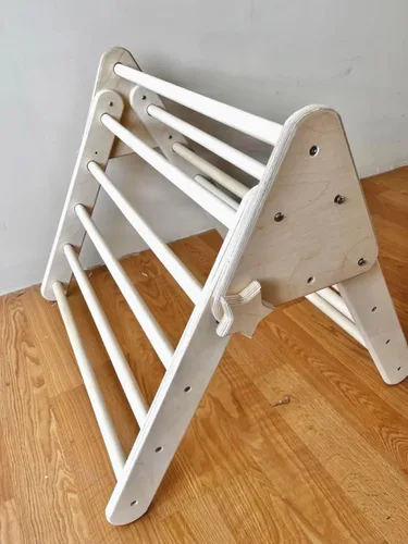Vista 4 de Montessori Triángulo de escalada de madera para niños Marco de escalada plegable para interiores para niños y niños pequeños Equipo de parque