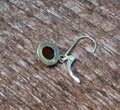Vista 3 de Pendientes botánicos de plata de ley con diseño de botella de cerveza roja reciclada vintage de los años 40 Rojo