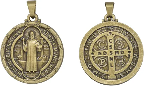 Vista 3 de Colgante redondo de medalla de San Benito Patrón de los estudiantes y Europa Metal dorado con acabado antiguo Gran regalo católico para primera