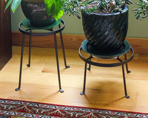 Vista 6 de Achla Designs Juego de dos soportes para plantas de rombos