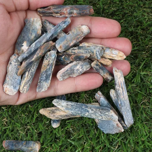 Vista 4 de GEMHUB Colecciones de piedras de hoja de cianita natural, reiki, cristal curativo para meditación, vaso, cabbing, curación de cristales, decoración