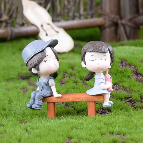 Vista 5 de 8 figuras en miniatura para parejas, para amantes de la pareja, silla, beso de niño y niña, decoración de pastel, micro adornos de paisaje, jardín