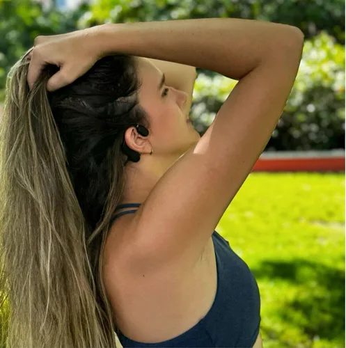 Vista 6 de Inductivv - Auriculares de conducción ósea con sonido Revv, auriculares abiertos inalámbricos Bluetooth para correr con micrófono, IP56