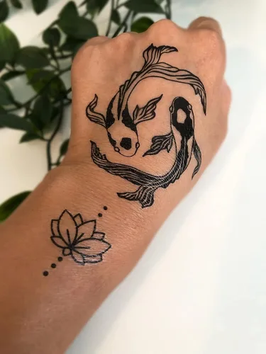 Vista 6 de Tatuajes temporales para mujeres adultas – 2 hojas – Black Big Ying y Yang Koi Fish Kanji Love Skeleton Heart Hand Skull Lotus Sleeve Adultos Tattoo