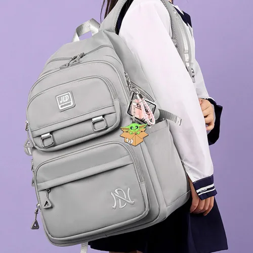 Vista 3 de ZKTSRY 6 llaveros Baby Yoda, dije de dibujos animados de anime de goma de PVC, llaveros de cosplay de anime, regalos para niñas, hombres y mujeres