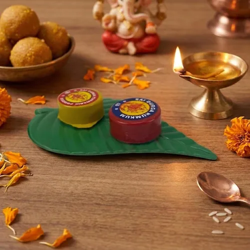 Vista 3 de LOVENSPIRE Haldi Kumkum - Juego de hojas de paquete (paquete de 10) decorativo de cúrcuma y sindoor combo para Pooja, regalo tradicional indio