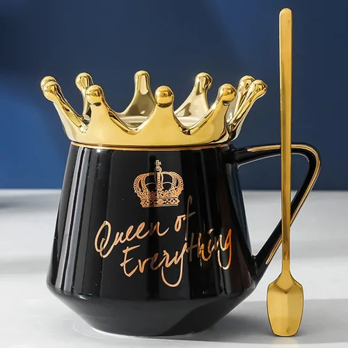 Vista 5 de Arawat Queen of Everything - Taza con tapa, taza negra dulce con corona de café, taza de 12 onzas, regalo con cuchara y posavasos, taza de té