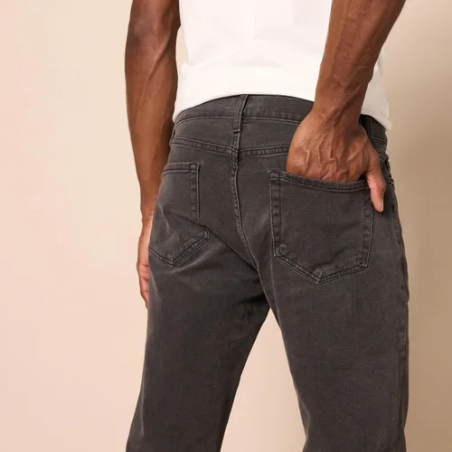 Vista 4 de Amazon Essentials - Pantalones vaqueros elásticos de corte recto para hombre