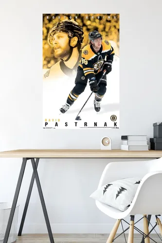 Vista 4 de Trends International NHL Boston Bruins - Póster de pared de David Pastrnák 19, 22.375 x 34 pulgadas, versión premium sin marco