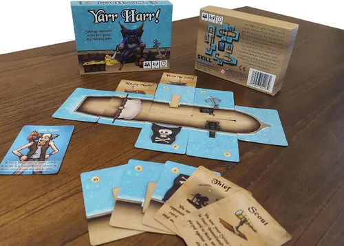 Vista 3 de YARR HARR! by Skill Board Games - Juego de cartas de estrategia ligera, barco pirata para niños y adultos, ideal para noche de juego familiar, 2-6