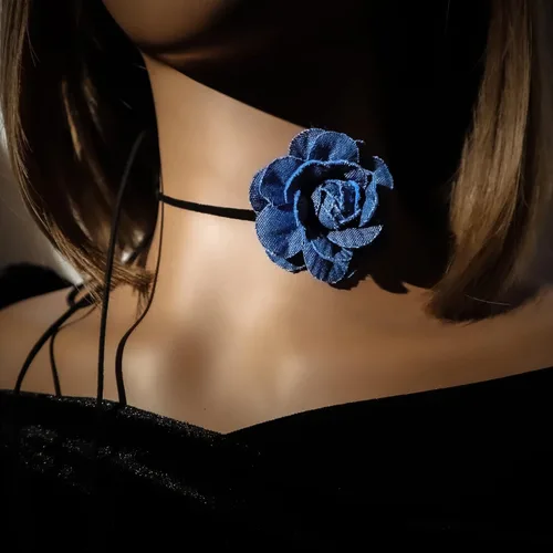 Vista 5 de Gargantilla negra con cordones de flores de camelia para mujer