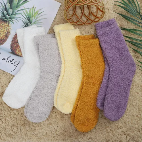 Vista 4 de Calcetines mullidos para mujer, calcetines suaves y esponjosos, calcetines de felpa gruesos y acogedores, calcetines de Navidad para mujer, 5 pares