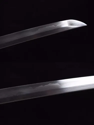 Vista 4 de Espada Katana templada de arcilla hecha a mano de 41 pulgadas, espada samurai de espiga completa de acero, mango de piel de rayos reales, tsuba