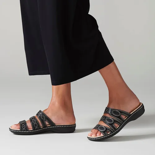 Vista 2 de Clarks Leisa Cacti Q Sandalia tipo chancleta para mujer Cuero negro