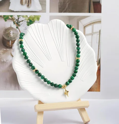 Vista 7 de SOFYBJA Collar de cuentas de ojo de tigre, gargantilla de cuentas de malaquita verde, collar con dije de estrella dorada y circón para mujer