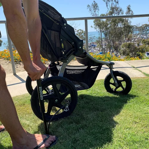 Vista 2 de Mini bomba de neumáticos para cochecito – Bomba de aire portátil para cochecitos de correr, se adapta a BOB, Graco, Thule, Bugaboo, Bumbleride y más