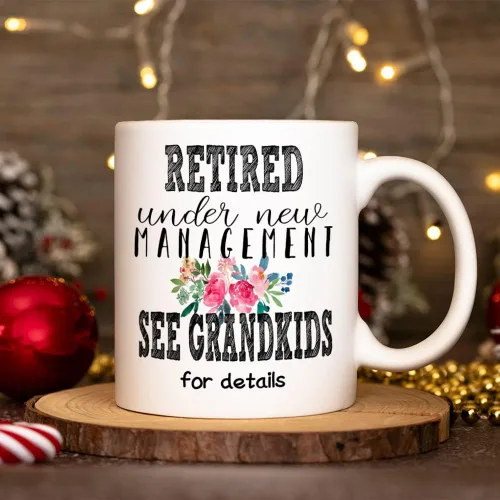 Vista 5 de Fatbaby Regalos de jubilación para mujeres, taza de café con texto en inglés "Retirement Under New Management" para ver a los nietos, taza de café