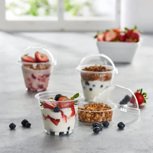 Vista 2 de Vasos de plástico para parfait de 9 onzas con insertos y tapas de 2 onzas, 50, juegos de recipientes de yogur de 9 onzas
