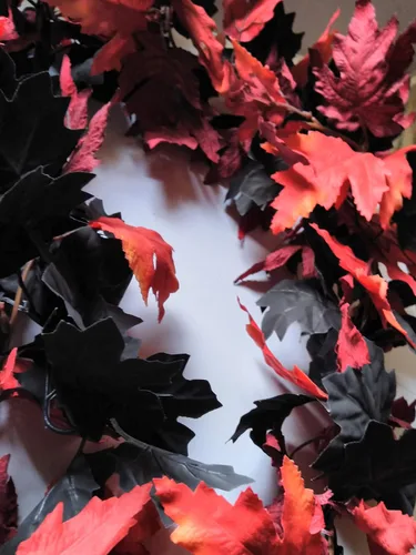 Vista 4 de Red & Black Fall Leaves Garland for Mantel, Staircase, Table Runner