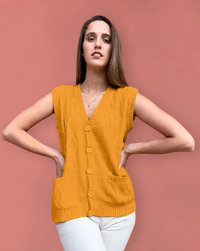 Vista 2 de TINKUY Chaleco peruano de lana de alpaca con cuello en V y rombos para mujer, S-4XL