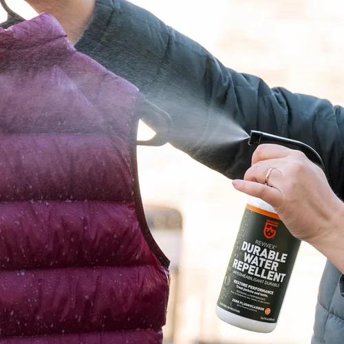 Vista 9 de GEAR AID Revivex Durable Water Repellent (DWR) Spray for Waterproof Jackets, Rain Gear, Gore-TEX, Tents & Camping Gear – Restore Waterproofing &
