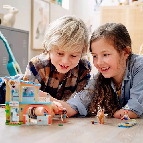 Vista 5 de LEGO Friends Heartlake City Vet Clinic 41446 Kit de construcción; juguete de rescate de animales es un regalo de gran valor para Navidad, vacaciones