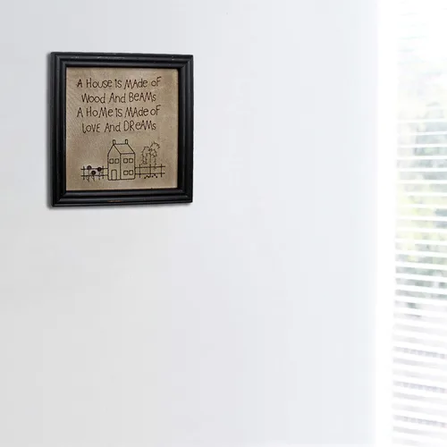Vista 3 de CVHOMEDECO. Primitives Antique A house is made of wood and beams, A home is made of love and dreams, marco de costura montado en la pared, arte