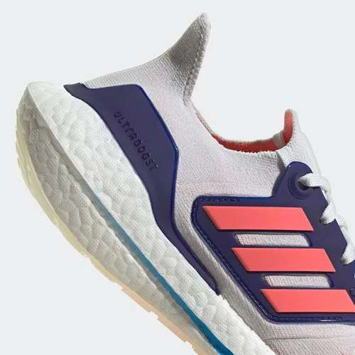 Vista 62 de adidas Tenis de correr Ultraboost 22 para mujer