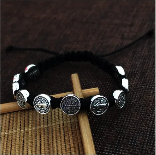 Vista 4 de Pulsera hecha a mano de San Benito, Virgen María, Cruz para mujeres y hombres, cuerda trenzada roja y negra, regalos católicos, joyería religiosa