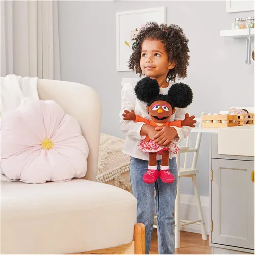 Vista 4 de GUND Sesame Street - Peluche oficial de Gabrielle, muñeca de felpa prémium para edades de 1 año en adelante, 13 pulgadas