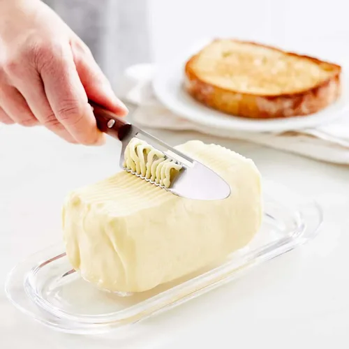 Vista 2 de Sur La Table Cuchillo de mantequilla de olivo, esparcidor de madera de olivo italiana artesanal para mantequilla, queso y condimentos