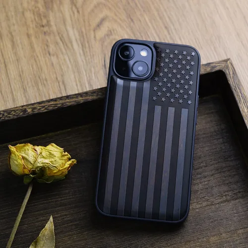 Vista 4 de Carveit Funda magnética de madera para iPhone 13 [madera real dura y TPU suave] Funda protectora híbrida de madera única y elegante a prueba