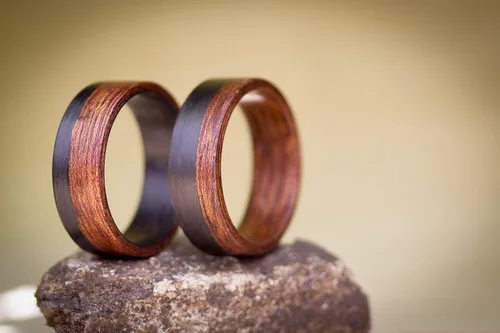 Vista 4 de Set of two carbon fiber and bentwood cedro wedding bands. Wooden matte rings. Water resistant and hypoallergenic. (00404_7N_00405_7N)
