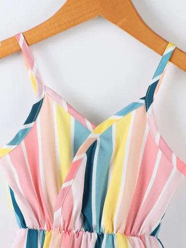 Vista 4 de WDIRARA Vestido de tirantes de cintura alta con dobladillo con volantes y rayas para niñas pequeñas