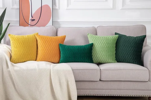 Vista 6 de MADIZZ Juego de 2 fundas de almohada decorativas de terciopelo súper suave de 16 x 16 pulgadas, diseño cuadrado verde manzana con textura